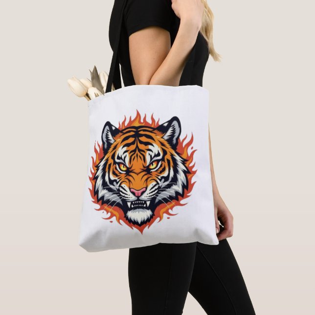 Bolsa Tote Silent Tiger – Precision and Power (Close Up)