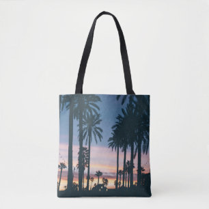 Bolsa Tote Silhouette of houses beside palm trees and pathway