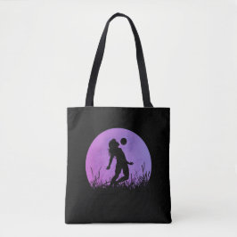 Bolsa Tote silhueta de menina jogando futebol ao luar