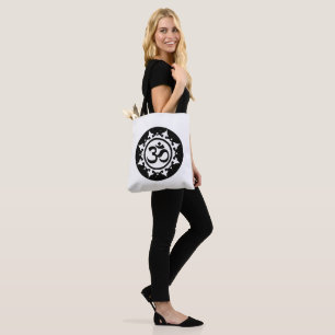 Bolsa Tote Símbolo Om do Círculo Branco e Preto Negrito