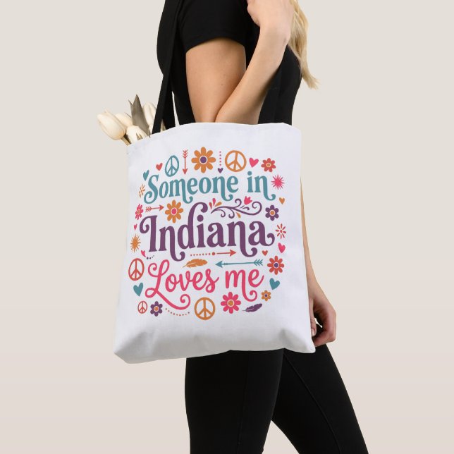 Bolsa Tote Someone in Indiana Loves Me Boho Hippie Design (Close Up)