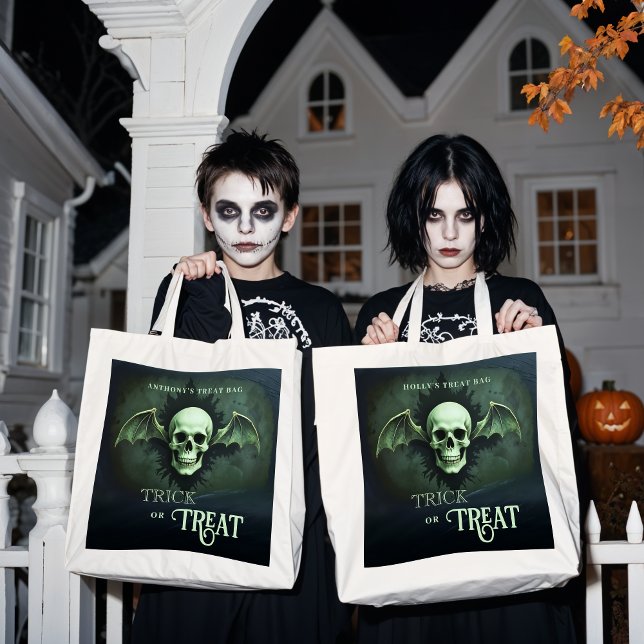 Bolsa Tote Spooky Trick or Treat Skull with Bat Wings (Spooky Trick or Treat Skull with Bat Wings with Name's Treat Tote Bags.)