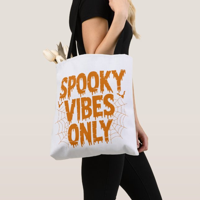 Bolsa Tote Spooky Vibes Only Halloween (Close Up)