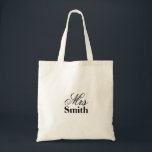 Bolsa Tote Sra. Personalized Nome<br><div class="desc">Sacola da Sra. Personalized Nome. Sra. Smith (adicione seu próprio texto no lugar da "Sra." e do "Smith "). Visite por favor nossa loja de Zazzle, vida na viagem nostálgica, para descobrir nossa escala crescente dos presentes para todas as ocasiões e para contactar-nos por favor se você exige algum auxílio....</div>
