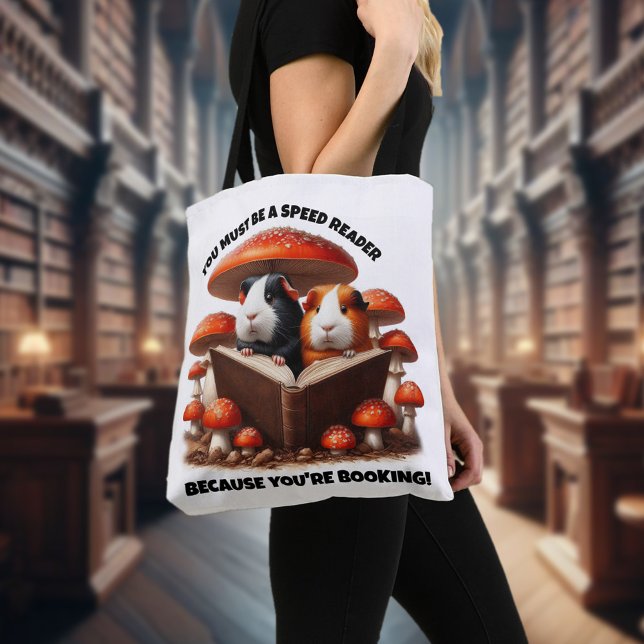 Bolsa Tote Suínos Engraçados Lendo Sob Cogumelos Vermelhos (Guinea Pigs Reading Under Red Mushrooms All-Over-Print Tote Cover Photo)