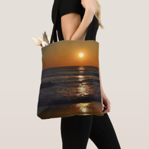 Bolsa Tote Sunrise na praia por Shirley Taylor