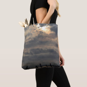 Bolsa Tote Sunrise nublada por Shirley Taylor