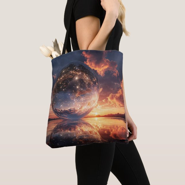 Bolsa Tote Surreal Reflective Sphere Containing Stars (Close Up)