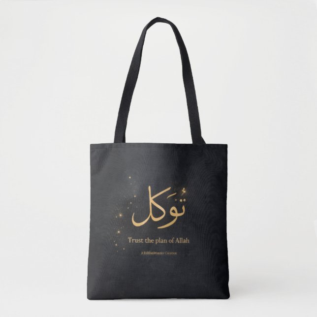 Bolsa Tote Tawakkul Gold Arabic Calligraphy – Trust the Plan  (Frente)