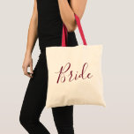 Bolsa Tote Texto Brito da Borgonha<br><div class="desc">Uma bolsa de tote adorável para uma noiva adorável, esta design apresenta "Noiva" escrita em lindas fontes cursivas de burgundy. Faça seu pedido hoje mesmo!</div>