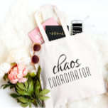 Bolsa Tote Texto Tipográfico do Coordenador de Cores<br><div class="desc">Um design simples de "coordenador do caos" em um texto tipográfico preto divertido. Perfeito para aquela mãe ocupada,  professora,  gerente de esportes ou chefe de trabalho.</div>
