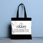 Bolsa Tote Texto Tipográfico do Coordenador de Cores<br><div class="desc">Um design simples de "coordenador do caos" em um texto tipográfico preto divertido. Perfeito para aquela mãe ocupada,  professora,  gerente de esportes ou chefe de trabalho.</div>