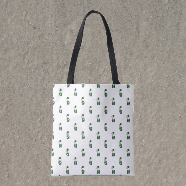 Bolsa Tote Toca de Trombone de Coelho Fofo com Padrão Verde e (A tote bag with a pattern of rabbits holding a trombone while dressed in green & gold.)