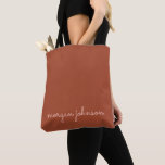 Bolsa Tote Trendy Monograma | Laranja Queimada   Nome do Scri<br><div class="desc">Um monograma na moda personalizado em letra casual manuscrita em cor laranja e esfregaço queimados na tendência.</div>