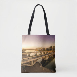 BOLSA TOTE TRÊS HOMENS EM MOTOCICLOS ATRAVÉS DA PONTE