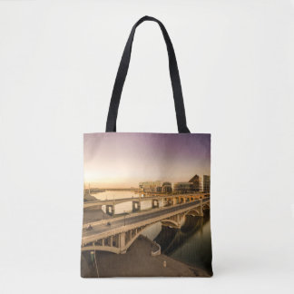 BOLSA TOTE TRÊS HOMENS EM MOTOCICLOS ATRAVÉS DA PONTE