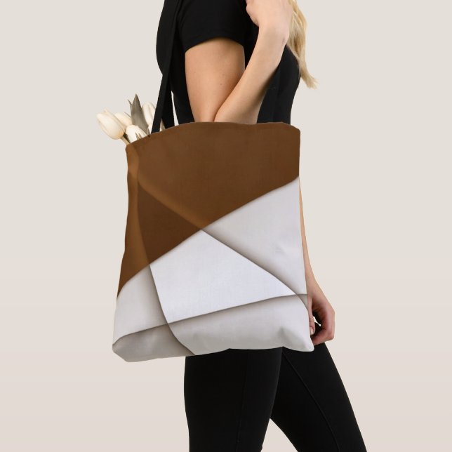 Bolsa Tote Triângulo inclinado com sombra, estilo clássico mo (Close Up)
