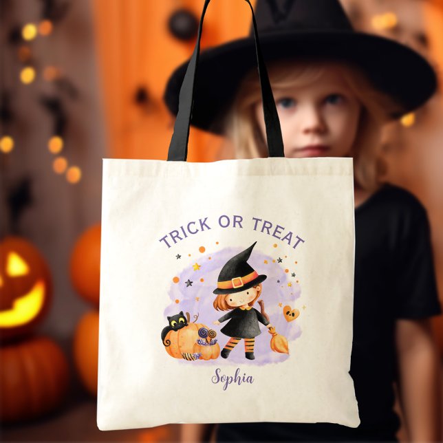Bolsa Tote Truque de Bruxas Corajosas ou Nome de Tratar Tote  (Cute Witch Halloween Trick or Treat Name Tote Bag)
