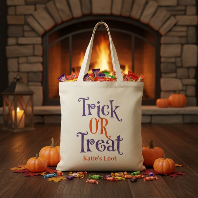 Bolsa Tote Truque ou tratamento personalizado do Dia das Brux (Purple and Orange Halloween Custom Trick or Treat Tote Bag - add your trick-or-treater's name!)