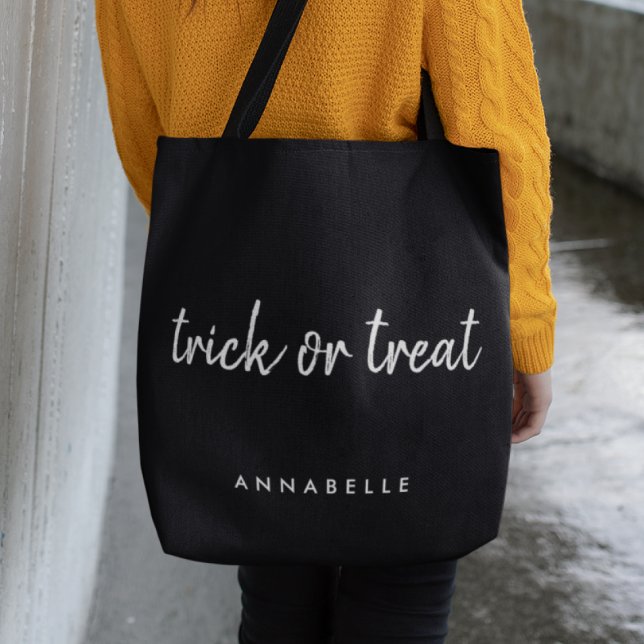 Bolsa Tote Truque ou Tratar | Halloween Modern Black and Whit (Criador carregado)
