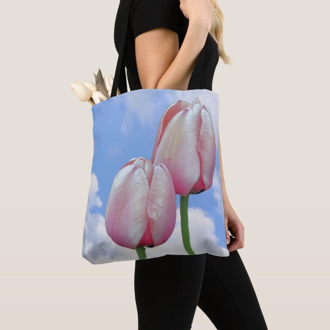 Bolsa Tote Tulipas Rosa Céu Azul E Nuvens Brancas (Close Up)
