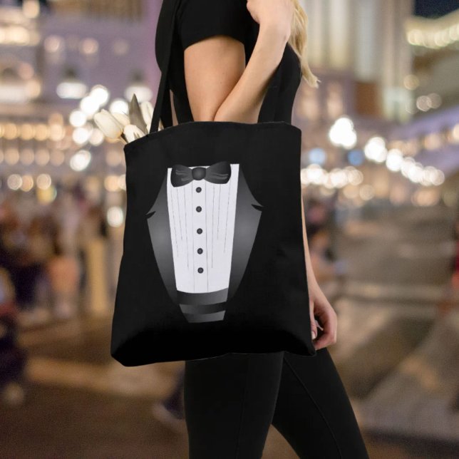Bolsa Tote Tuxedo preto do Padrinho de casamento da Equipe de (Bachelor Party Groomsman Team Groom black tuxedo Tote Bag)
