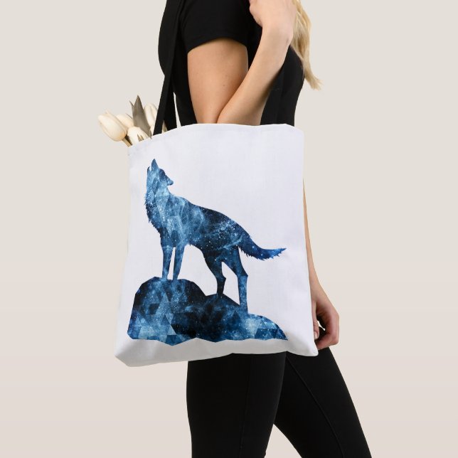 Bolsa Tote Uivando a silhueta de fumaça azul-cintilante do Wo (Close Up)
