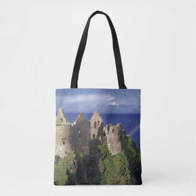 Bolsa Tote Um arco-íris atinge o castelo medieval de Dunluce (Frente)