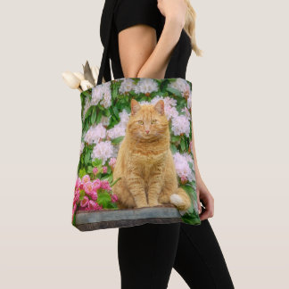 Bolsa Tote Um Gato Laranja num Jardim com Flores de Mola Rosa