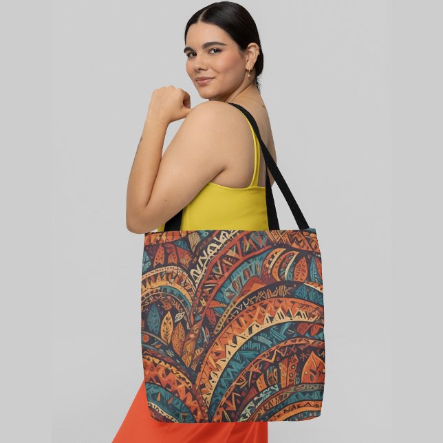 Bolsa Tote Um padrão intrincado e vibrante de abstrato tribal (Criador carregado)