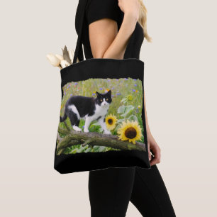 Bolsa Tote Um tuxedo bonito em um ramo de árvore com girass