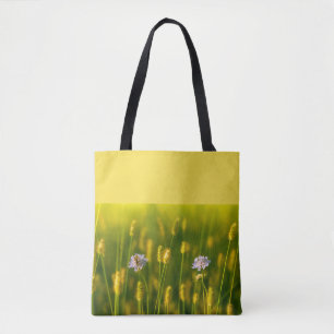 Bolsa Tote Uma abelha nas flores silvestres Primavera
