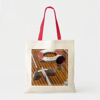 Bolsa Tote Uma âncora e uma Vida-Bóia em um barco de madeira