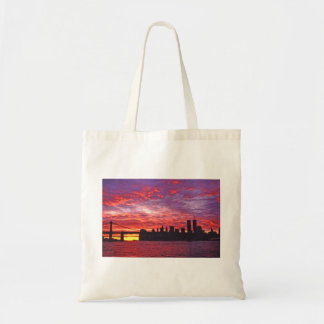 Bolsa Tote Uma Brilhante Silhueta De Baixo Manhattan.