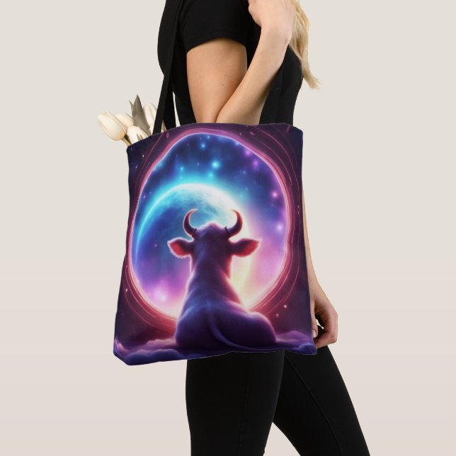Bolsa Tote Vaca no Espaço Olhando para a Terra Caprichosa Arc (Close Up)