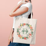 Bolsa Tote Vermelhidão Floral Cor-de-rosa coral Monograma Wre<br><div class="desc">O design de saco de tote floral personalizado apresenta lindas flores de aquarela e verde em uma coroa redonda que enquadra seu nome de monograma personalizado e inicial. As cores incluem as flores cor-de-rosa pincelado, cor de laranja de coral, amarela e violeta com sábio esbranquiçado e folhagem e folhas verdes...</div>