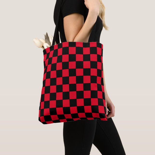 Bolsa Tote Vermelho e Preto Verificados (Close Up)