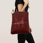 Bolsa Tote Vermelho Maroon Sólido Personalizável<br><div class="desc">Apresentando nosso Nome e & Nome Iniciais Personalizáveis com Sólida Cor Vermelha Tote Bag, um acessório chic e personalizado que combina estilo e individualidade sem esforço. Criado com uma canvas vermelha sólida, esta bolsa de tote serve como um pano de fundo vibrante para o seu nome e inicial escolhidos, criando...</div>