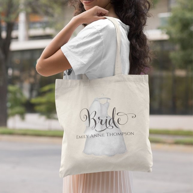 Bolsa Tote Vestido de Noiva Personalizado para a Noiva (Bride to be custom calligraphy script wedding dress tote bag.)