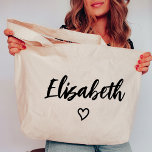 Bolsa Tote Viagem de Raparigas Bridesmaid da Bachelorette Per<br><div class="desc">Celebre sua inesquecível viagem de meninas com a Bachelorette Coração Personalizada Bridesmaid Tote Bag, a combinação perfeita de estilo e praticidade para todas as damas de honra. Este bolsa personalizado, desenhado com um gráfico cardíaco encantador, adiciona um toque único aos acessórios do seu partido, fazer-o como um guardião ideal para...</div>