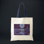 Bolsa Tote Vintage Science Ficting Earth Rover Aliens na Lua<br><div class="desc">Ilustração vintage de aliens futuristas e robôs de ficção científica apresentando um clássico design de quadrinhos de 50. Design de ficção científica retrô com astronautas alienígenas em um planeta estrangeiro com veículo espacial, lunar ou lua e olhando para a Terra e o espaço exterior e acenando. Um céu escuro com...</div>