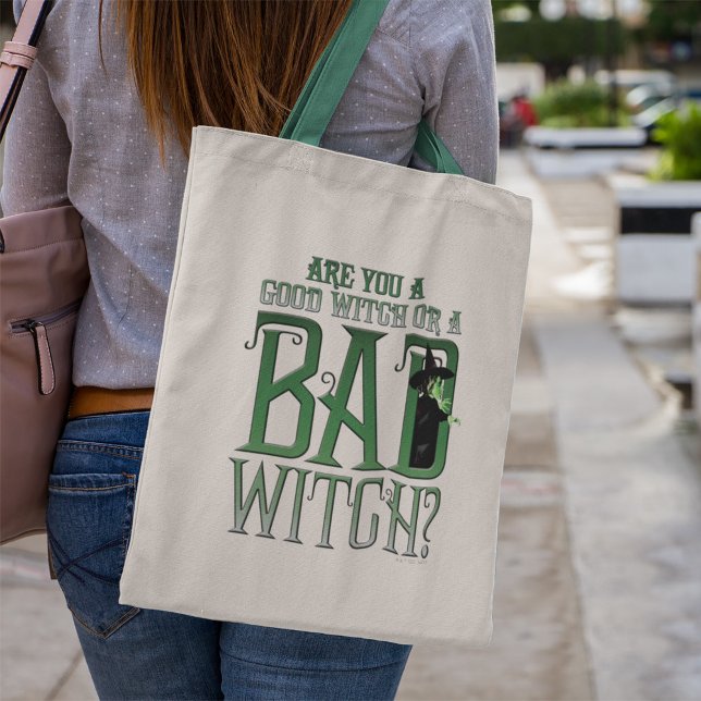 Bolsa Tote Você É Uma Boa Bruxa Ou Uma Má Bruxa? (Person carrying tote bag)