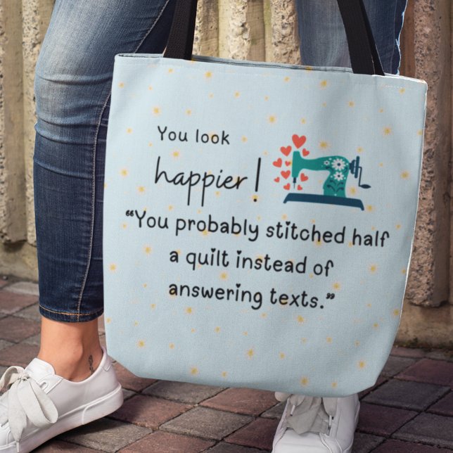 Bolsa Tote Você parece mais feliz! Você coçou uma colcha (You look happier! "You probably stitched half a quilt instead of answering texts" Tote bag)