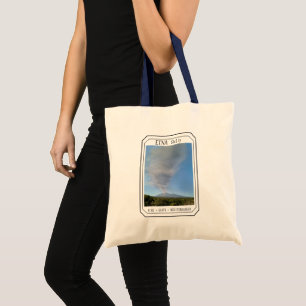 Bolsa Tote Vulcão Monte Etna fumegando em um dia ensolarado
