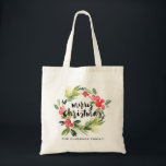Bolsa Tote Watercolor Pine e Holly Wreath Feliz Natal<br><div class="desc">Mande seus desejos de férias para amigos e família com esta mala de tote de Natal personalizável. Esta bolsa de natal apresenta uma camada aquosa de agulhas de pinheiro e sagrada com "Feliz Natal" na caligrafia de pincel. Personalize-o adicionando seus detalhes. Esta bolsa de tote de Natal está disponível em...</div>