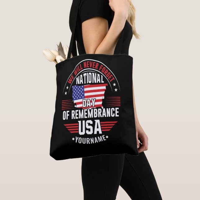 Bolsa Tote We Will Never Forget National Day of Remembrance (Close Up)