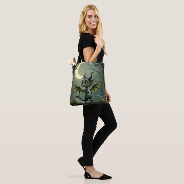 Bolsa Tote Where moonbeams dance, little mischief awakens.  (No(a) Modelo)