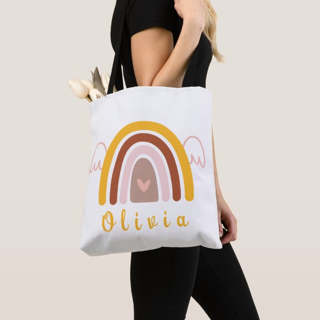 Bolsa Tote Whimsical Boho Rainbow com um nome personalizado (Close Up)