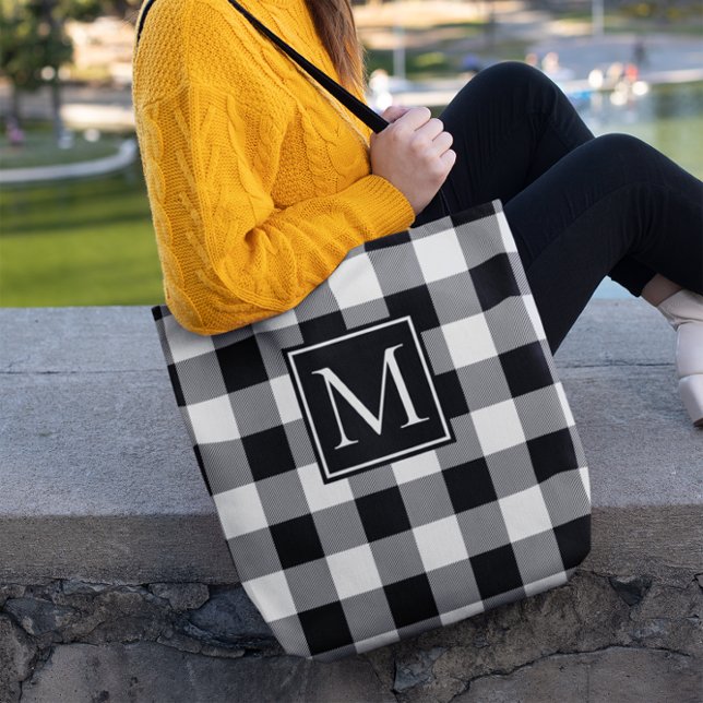 Bolsa Tote Xadrez de Buffalo Preto e Branco Monograma (Black and White Buffalo Plaid Monogrammed Tote Bag)