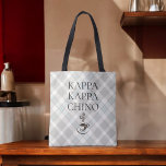 Bolsa Tote Xadrez de café funny do Kappa Kappa Chino<br><div class="desc">Quem ama café?! Esta design divertida foi criada especialmente para amantes de café, baristas, servidores de restaurantes e muito mais. Ele usa um spin em um nome de fraternidade com o texto KAPPA KAPPA CHINO e uma xícara de cappucccino quente e apimentada abaixo do texto. Um padrão de xadrez bege...</div>